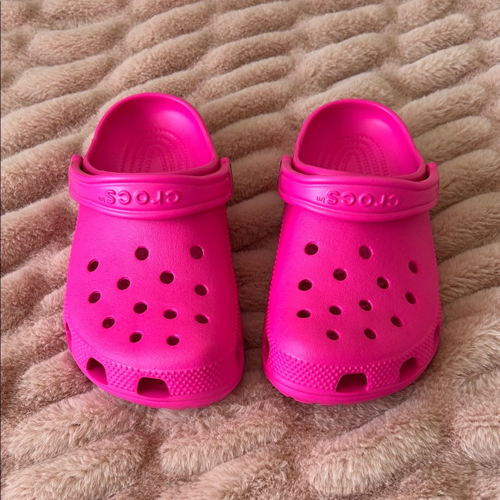 CROCS Kids Vibrant Pink Clogs